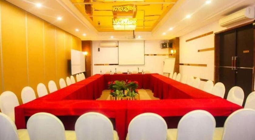 Favor Hotel Makassar City Center By Life Exterior foto