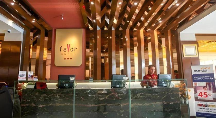 Favor Hotel Makassar City Center By Life Exterior foto