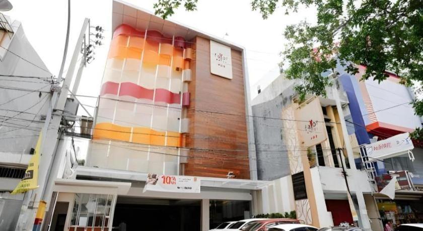 Favor Hotel Makassar City Center By Life Exterior foto