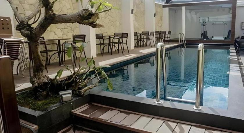 Favor Hotel Makassar City Center By Life Exterior foto