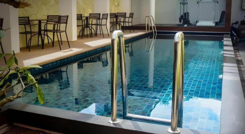 Favor Hotel Makassar City Center By Life Exterior foto
